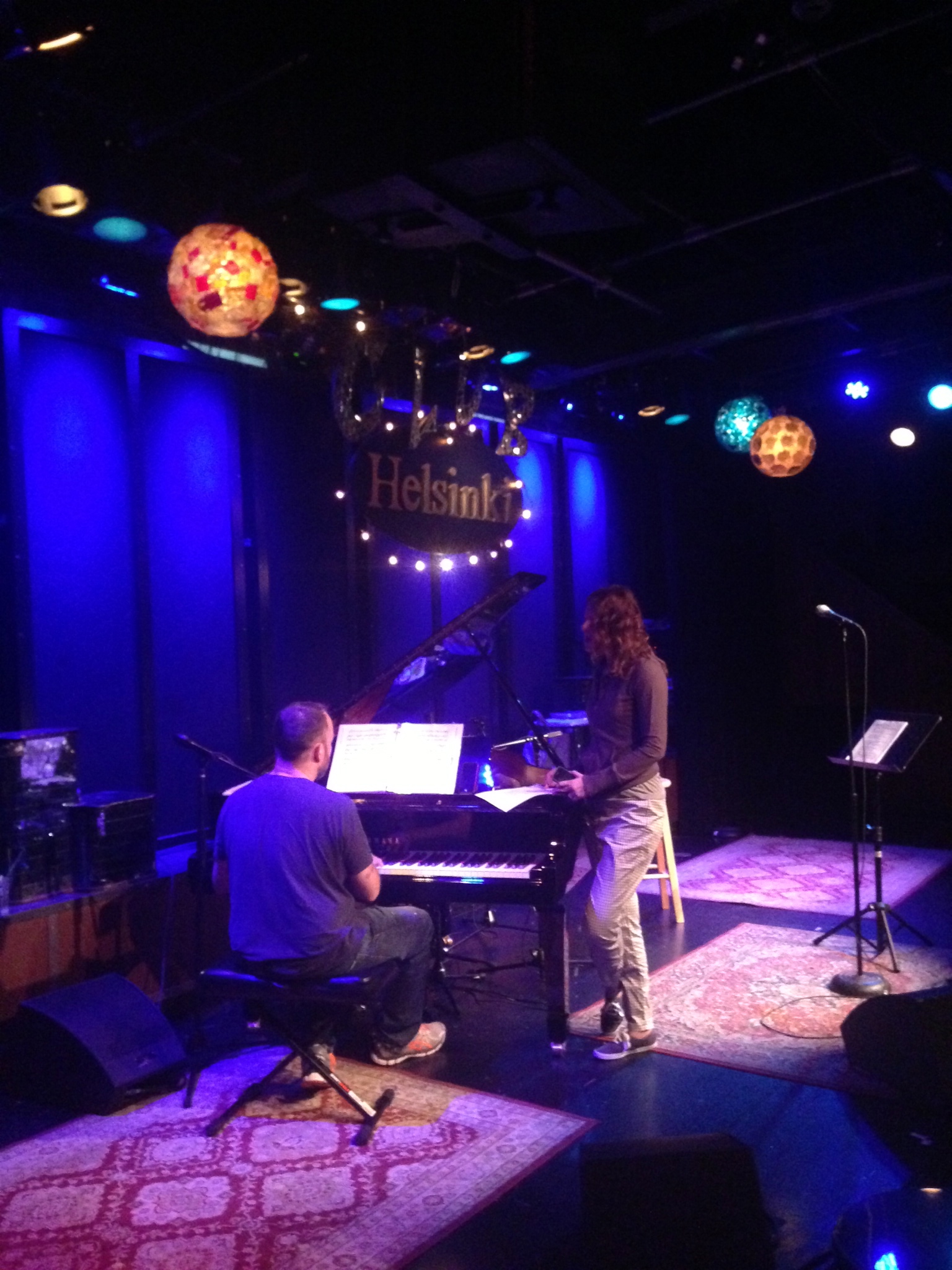pre-show soundcheck and rehearsal with Sandra at Helsinki Hudson. Aug 30, 2013